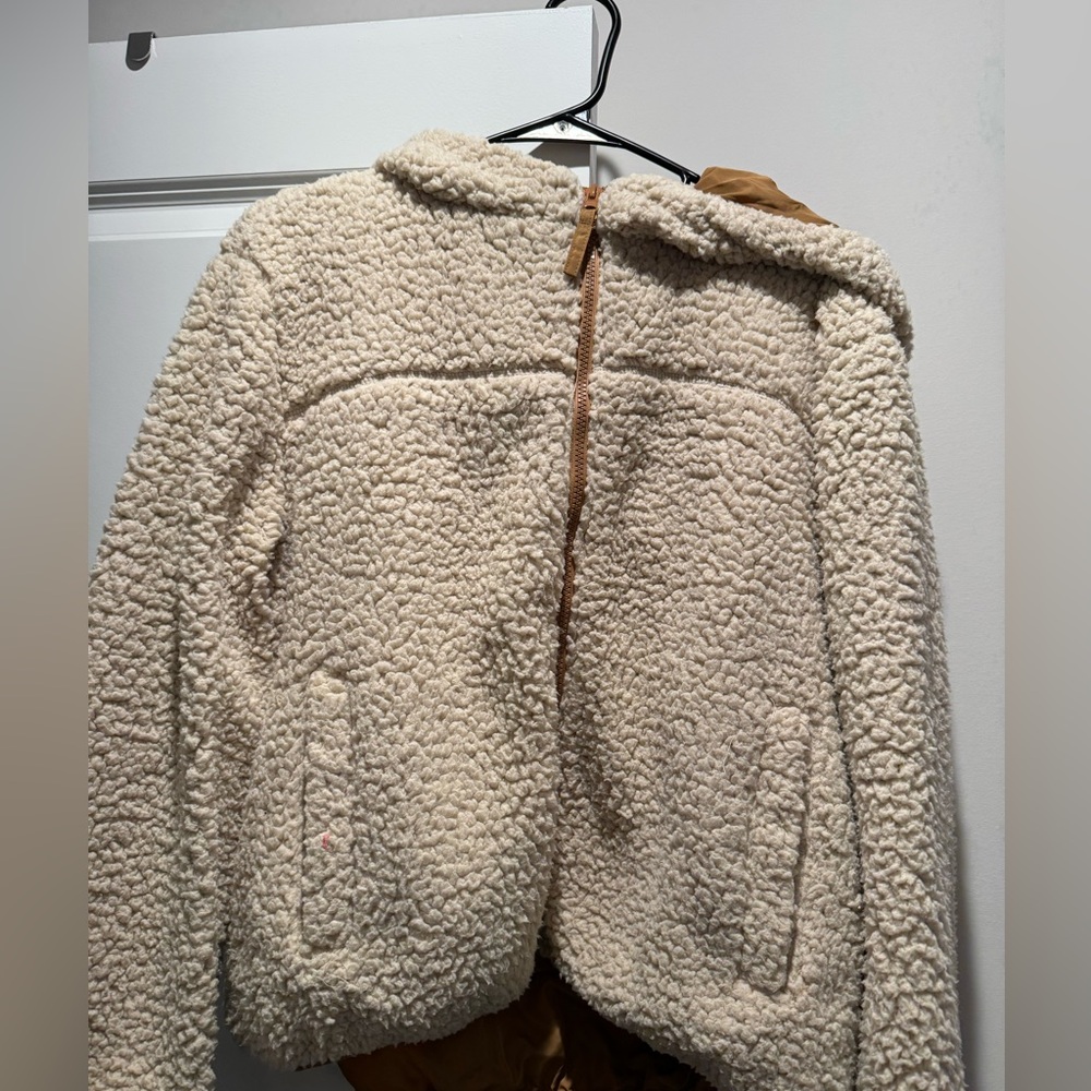 Arizona Jean co tan/brown colored fur zip up size large